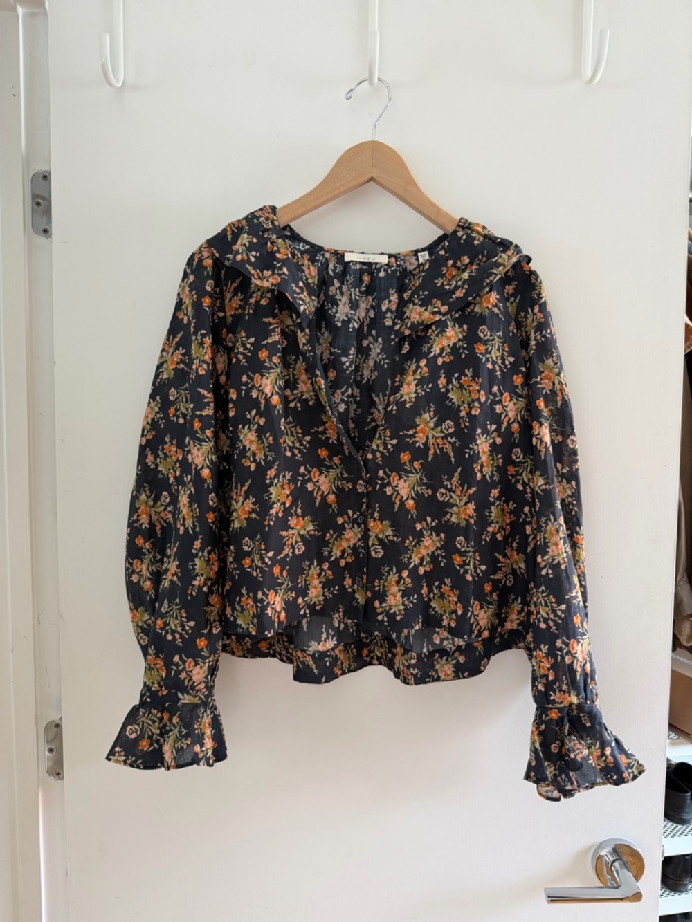 Doen Black Floral Ruffle-Trim Blouse